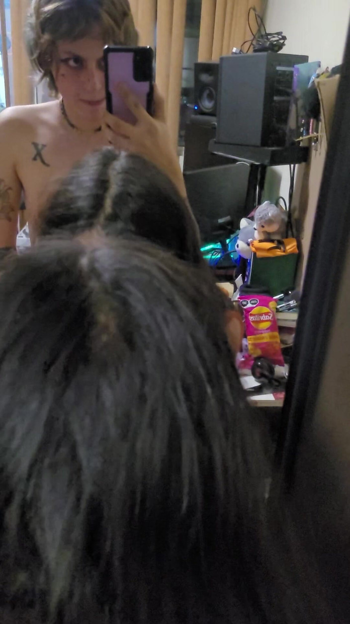 AcidSuccubus: La prima volta che ho scopato la trans dj, lei è...