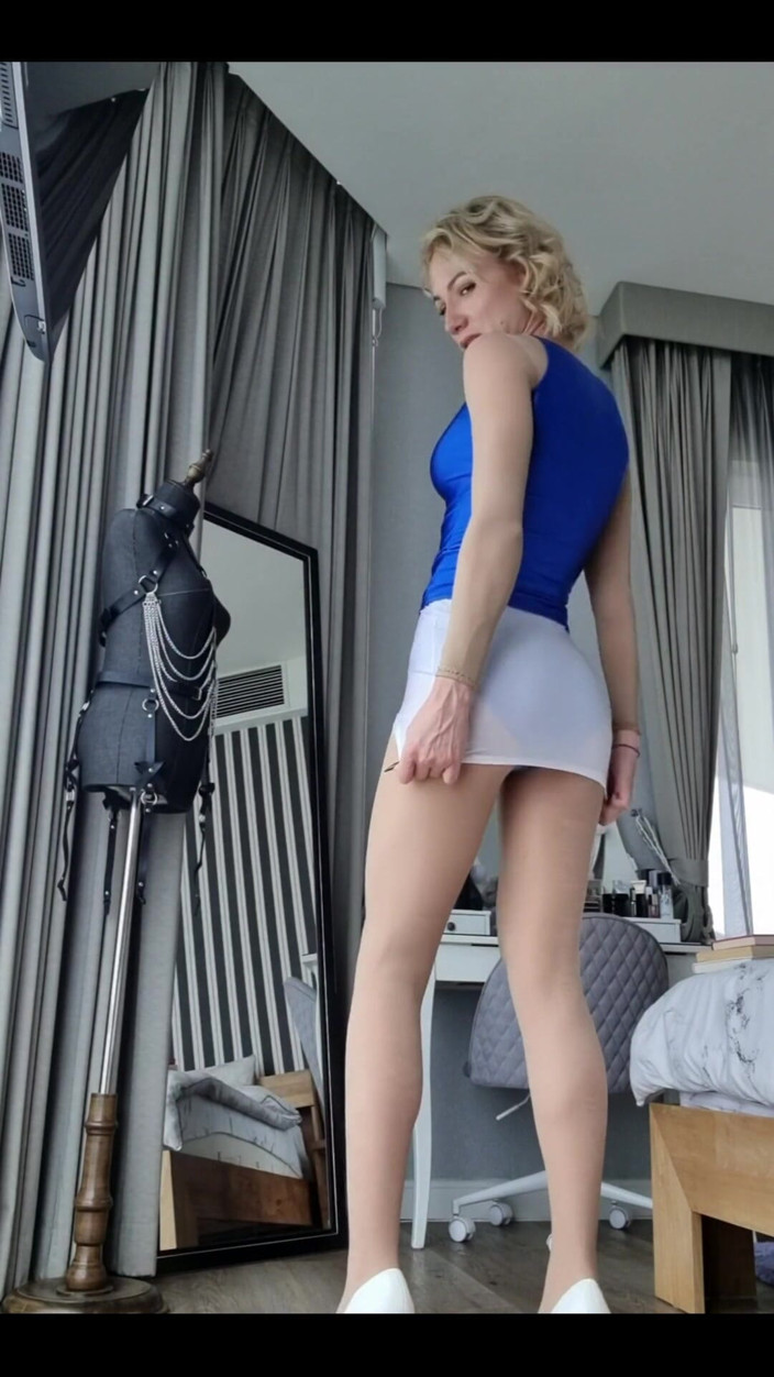 Angel The Dreamgirl: I love this shiny top and skirt