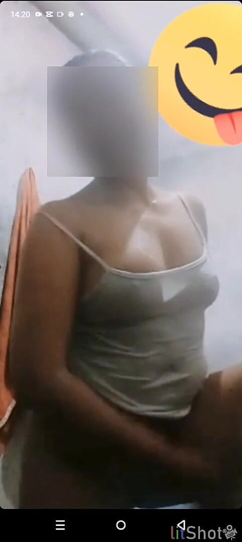Astriana88: Ayo sini, mandi bareng mama-mama cantik