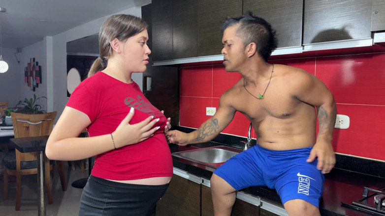 Julianaburning: Veo Que Mi Sexi Embarazada Hermanastra Esta En La Cocina...
