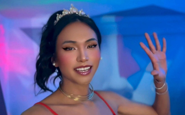 Lavala: तीन कोण, एक रानी, और एक वीर्य जो टी स्टॉप जीत गया!