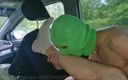 Femboy vs hot boy: Случайный дальнобойщик трахается в машине с папочкой, чтобы кончить!