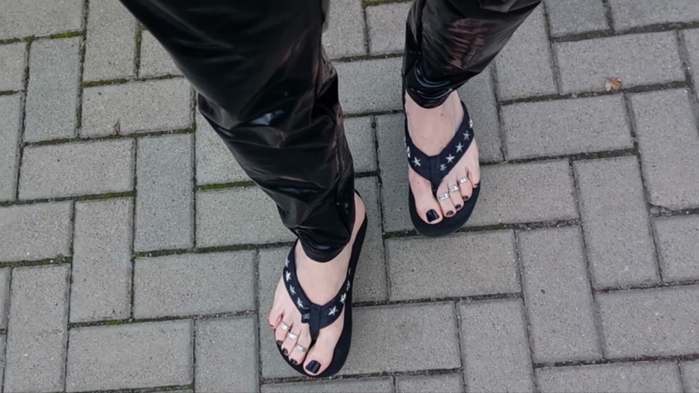 Heelex: Crossdressing in Latex leggings und Plateau-tangas