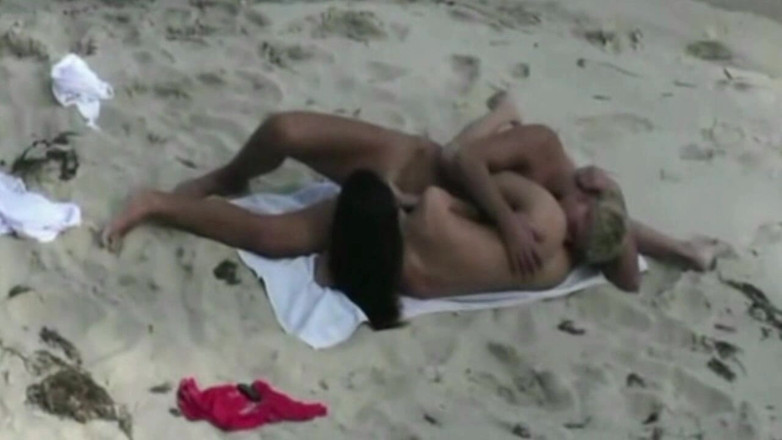 PORNOVERSUM: Excitat pe Mykonos