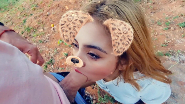 Latinascachondas: Blonde Latina Lutscht Schwanz