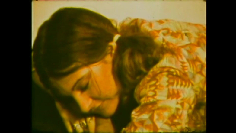 The Unforgettable: Lesbian saling mengisap satu sama lain