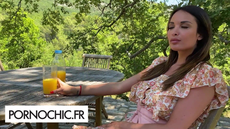 Pornochic: Sexul în trei cu Anissa Kate în vacanță