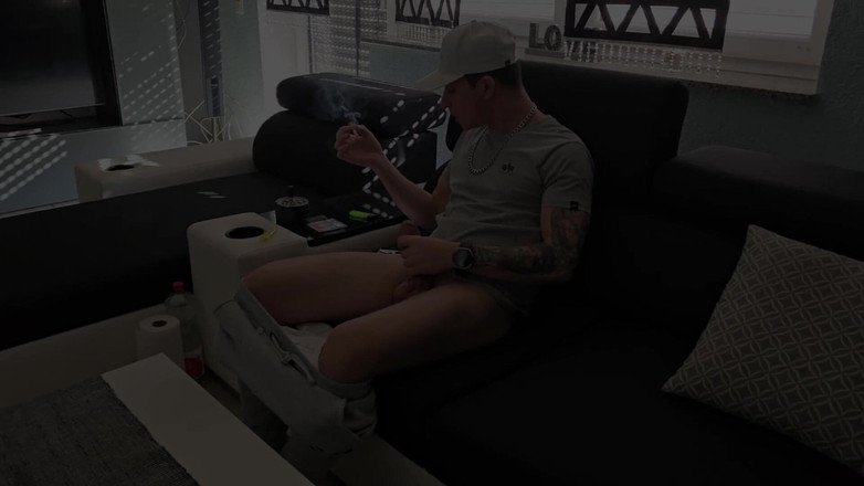 boyzxy212: Gay akce bez sedla na gauči - přistižen při hlazení a...