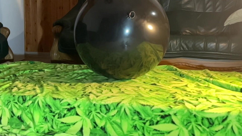 BeachBallsDuo: (cr-2) 16 enorme 60-100 cm zeer dikke ballonnen verpletterd door zijn konten! 2...