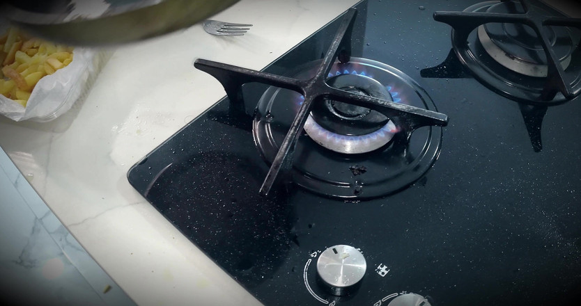 PABLO N3GROBAR: 第四季 - 烹饪机智的卡米熊