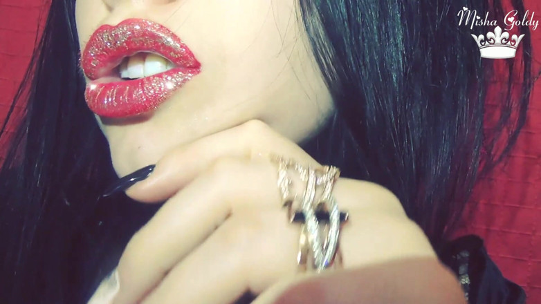 Goddess Misha Goldy: Red lips with golden glitter