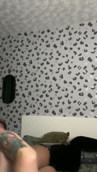 Wielki tyłek żona mówi brudne i dostaje fucked Doggystyle