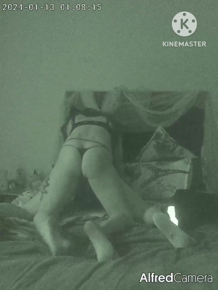 Gigi De La Cruz: Gigi Eat Byron