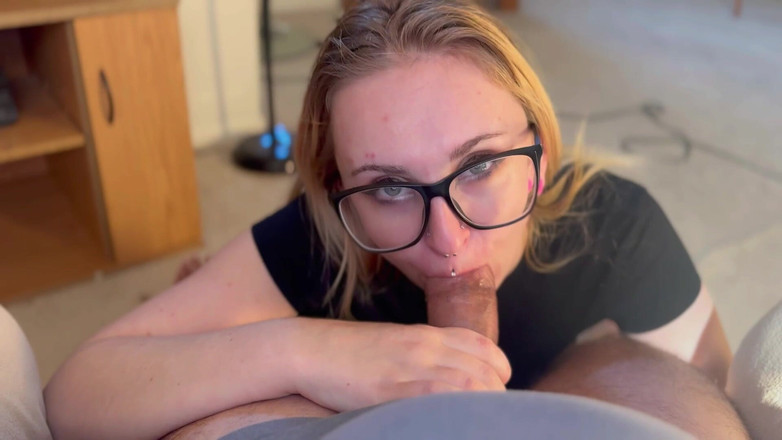 Island Boy Vids: Ayla Vixen nabídka kouření