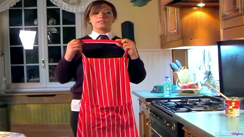 College Uniform: Suppe küchenvideo mit samantha buxton