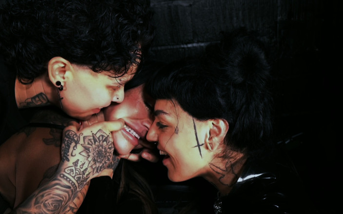 LGB_K_INKED: แม่น่าเย็ดที่มีรอยสักโดน 2 เลสเบี้ยนสุดฮอตเย็ด