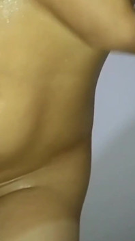 Yağlı seksi vücudumla gerçek eğlencenin tadını çıkarıyorum
