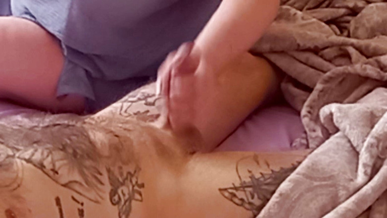 Zona901: Возбужденная толстая женщина дрочит мой член