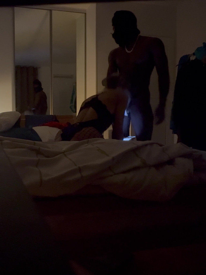 Asiat_94: युवा फ्रेंच स्ट्रेट बीबीसी