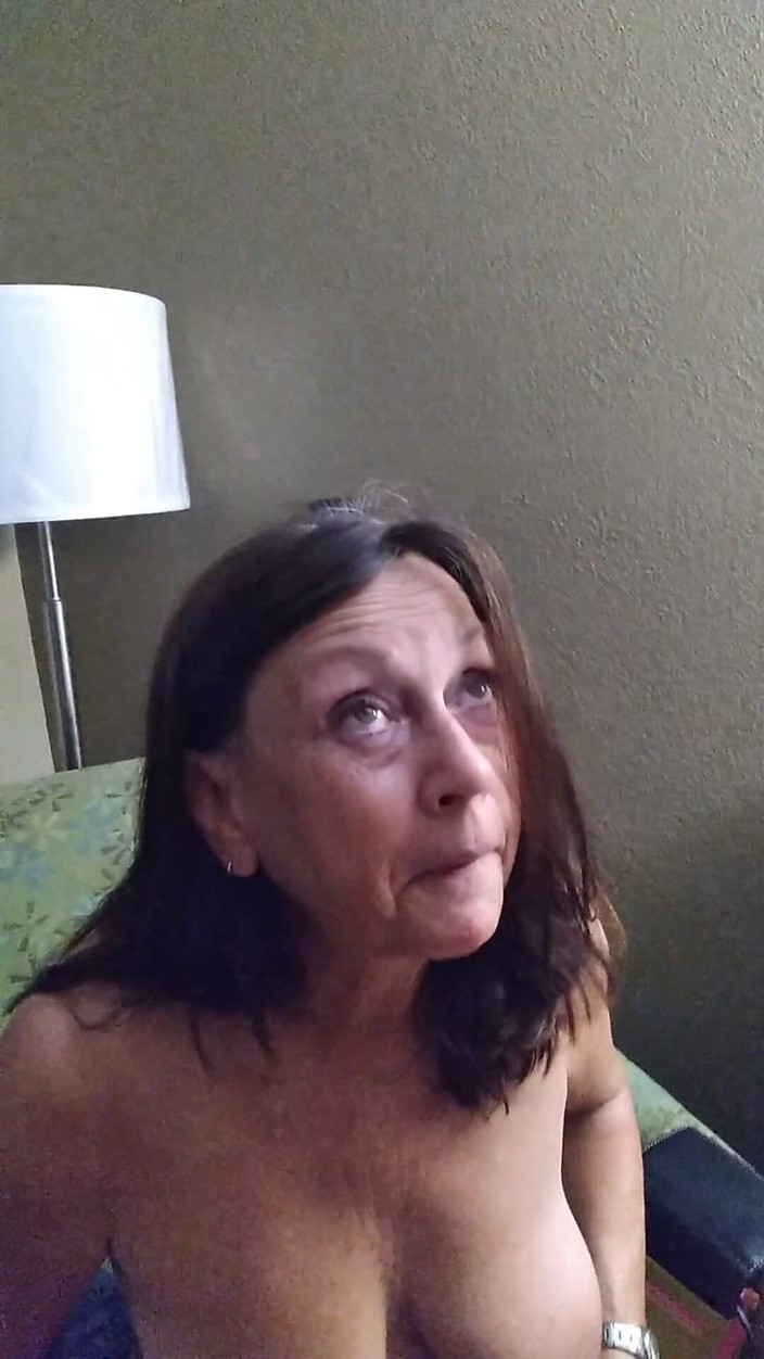 Candi Annie: Super GILF en POV - Candi Annie se fait baiser par...