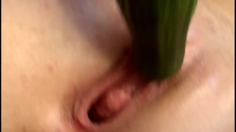 Cruel Media TV: Gina - ceca europea solista - bella modella, ragazza sexy cagna bionda...