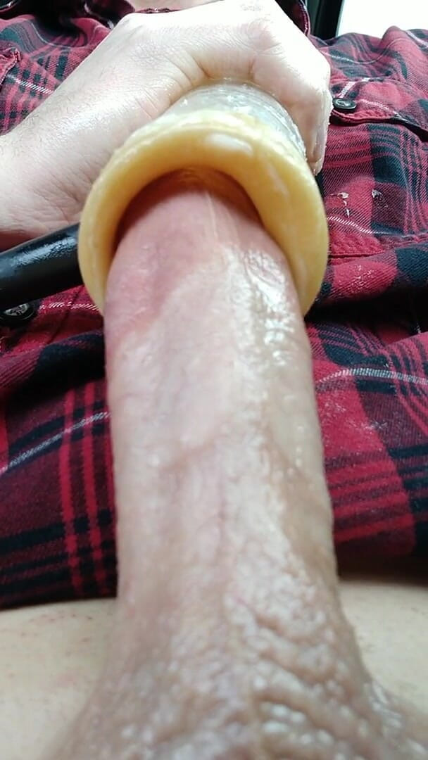 Big Daddy Dommmm: Venüs seks makinesinin yarağımın ucunu hızla emiyor yakın çekim görüntüsü