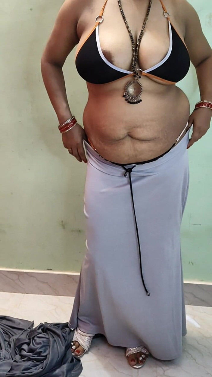 Kavita suman: Donnona indiana moglie Saree camicetta peticot danza nuda