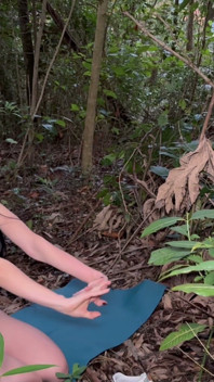 Me Pillan Haciendo Yoga En El Bosque Unos Desconocidos Perturbados Y Hacemos Un Trío! - Rauls Bud Y Bady Bud