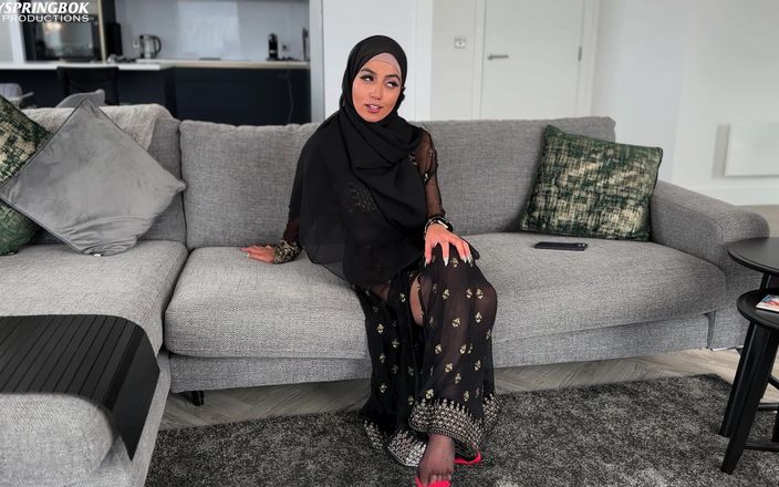 Aaliyah Yasin: Hijabi Guesthouse Owner Finds a Vibrator and Cums