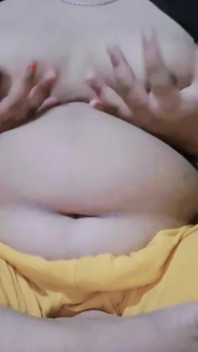 Stiefschwester juckt! Es gibt niemanden, der die Jucken kratzen kann! Sexy heißes video