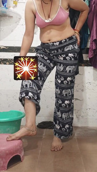 Priya Bhabi – penggambaran video badan seksi berpantat besar