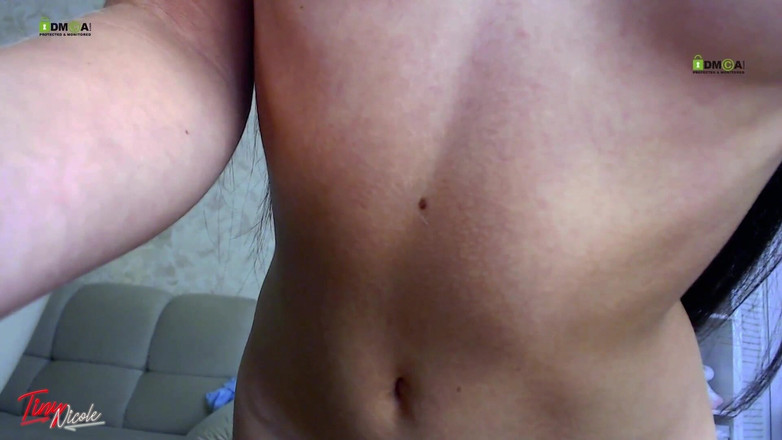 NicoleAndAlex: 裸の義理の妹が自分を撫でる