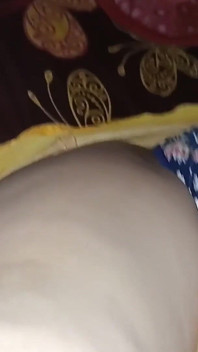 Ostry pieprzony seks przyrodniego brata, gdy przyrodnia siostra była sama w jej sypialni, hinduski sex video