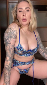 Curang dengan zakar hitam besar dan membuat video untuk suami cuckold saya