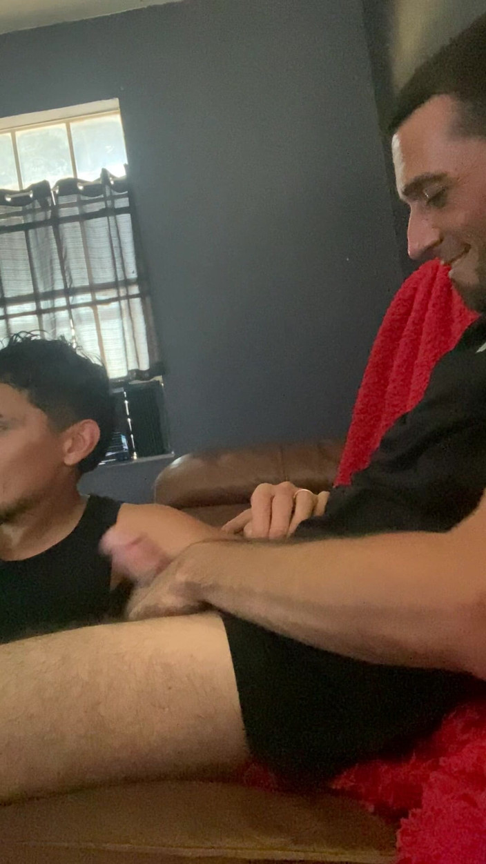 Texas Toxicos: Titta på porr och få kukar lätt. Sugande kuk är vår...