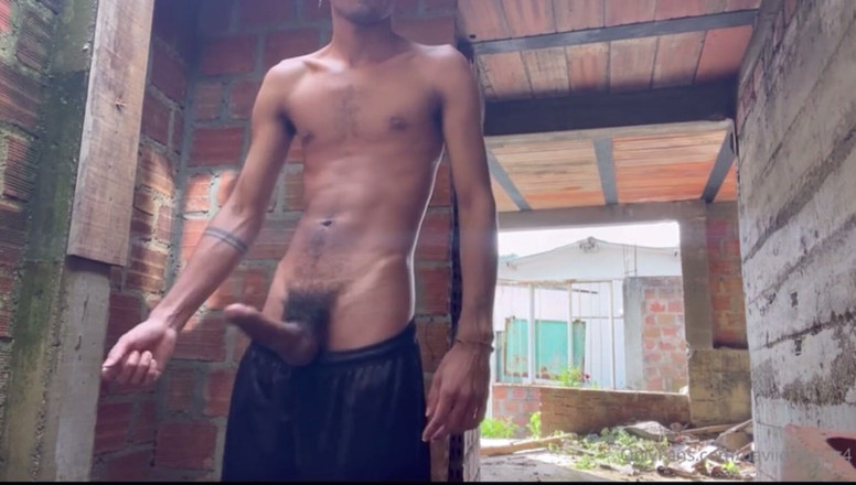 vergar4_daviid: Znalazłem opuszczony dom i wszedłem do niego, aby się masturbować