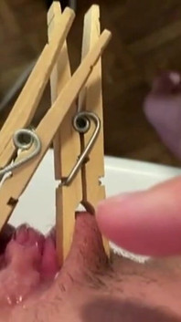 Masturbación con pinzas