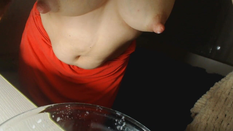 MyClearSky: Stepmom milking in plate her full milk tits