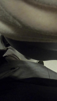 Eu Esfrego Meu Pau Na Bunda De Um Estranho, Então Ela Agarra Meu Pau No Metrô