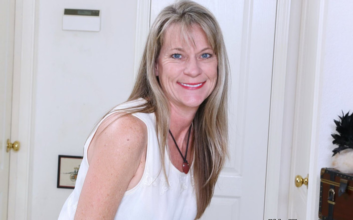 Older Woman Fun: American Mature Lucky Lets You Admire Her Hard Nipples and...