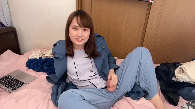 Love Minami: Masturbieren sie, während Sie Ihre persönlichen Lieblingsbekleidungen vorstellen