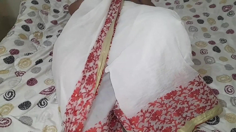 Aria Mia: Tamil Desi Gram Moti Gand Wali Chachi Ko Jabardast Coda...