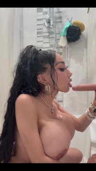U Look so Pretty with Something in Ur Mouth