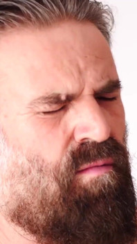BEARFILMS - Jovem Adam Jones fode papai urso Alfer Cuero