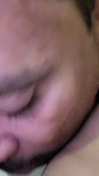 Jilat memek dan jilat muka cewek sange ini!
