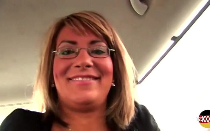 123XXX - Fucked Amateurs in Germany!: Denna fantastiska MILf är redo att göra din kuk våt