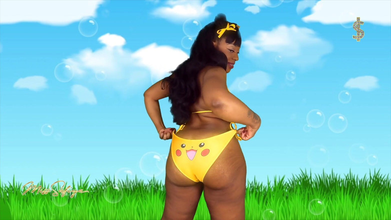 Miss-Safiya: Adorarea curului Pika