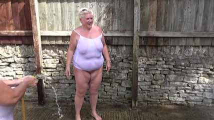 Uk Joolz: Water fight