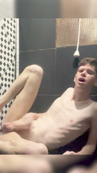 Kedoimath - a Twink Ready to Get Fucked in the Shower