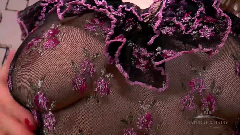 ATK Petites: 털이 무성한 보지를 자위하는 밀프